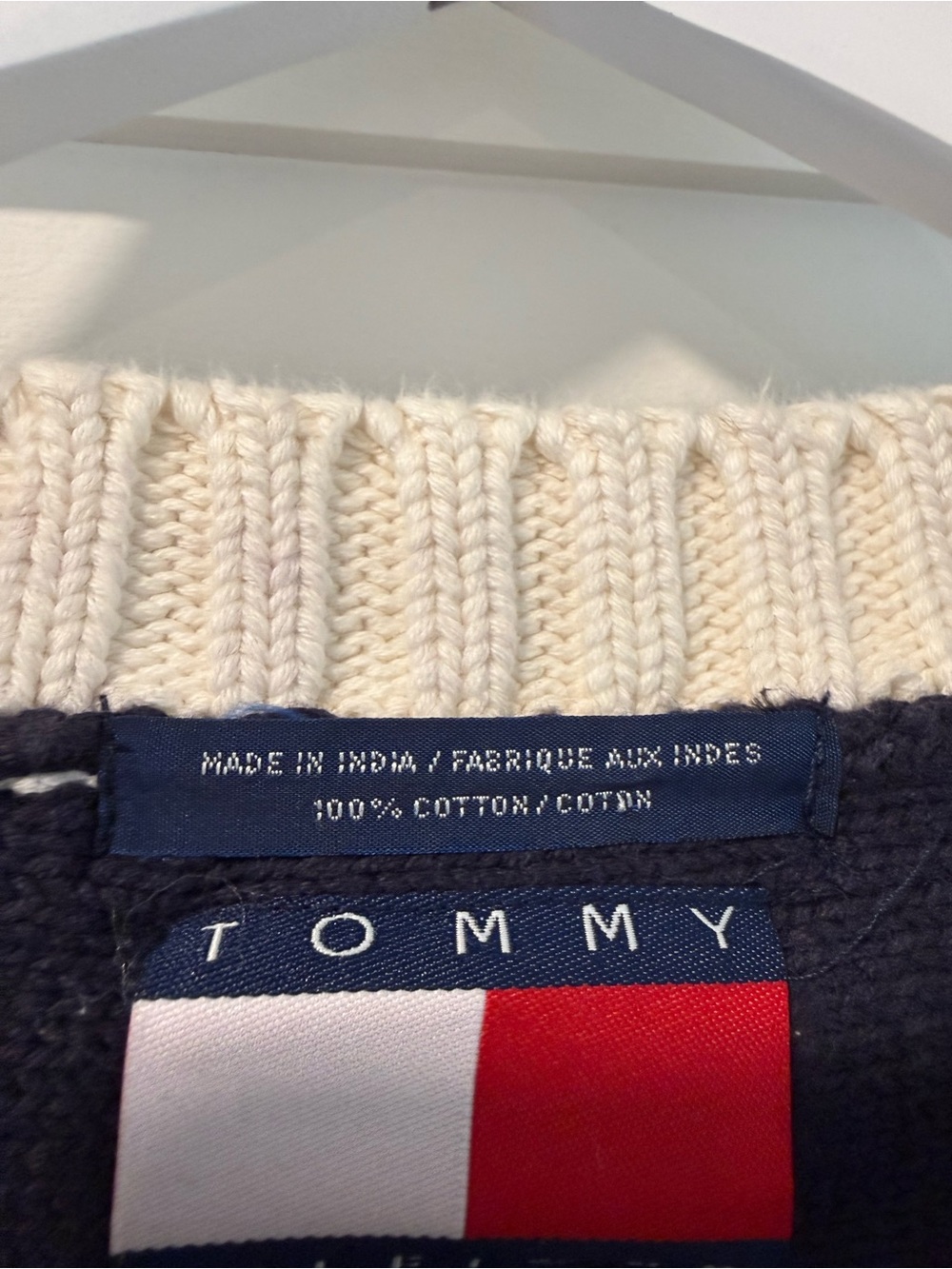 Vintage 90’s Tommy Hilfiger Cream Cable-Knit V-Neck Sweater Size XL - Picture 4 of 6
